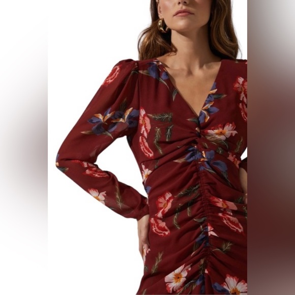 Astr the Label 3/4 Sleeve High-Low Ruched Front Floral Chiffon Midi Dress. - Picture 4 of 10